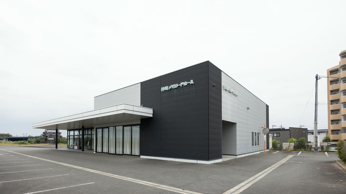 神埼メモリードホールの外観(神埼市神埼町・JR神埼駅前)