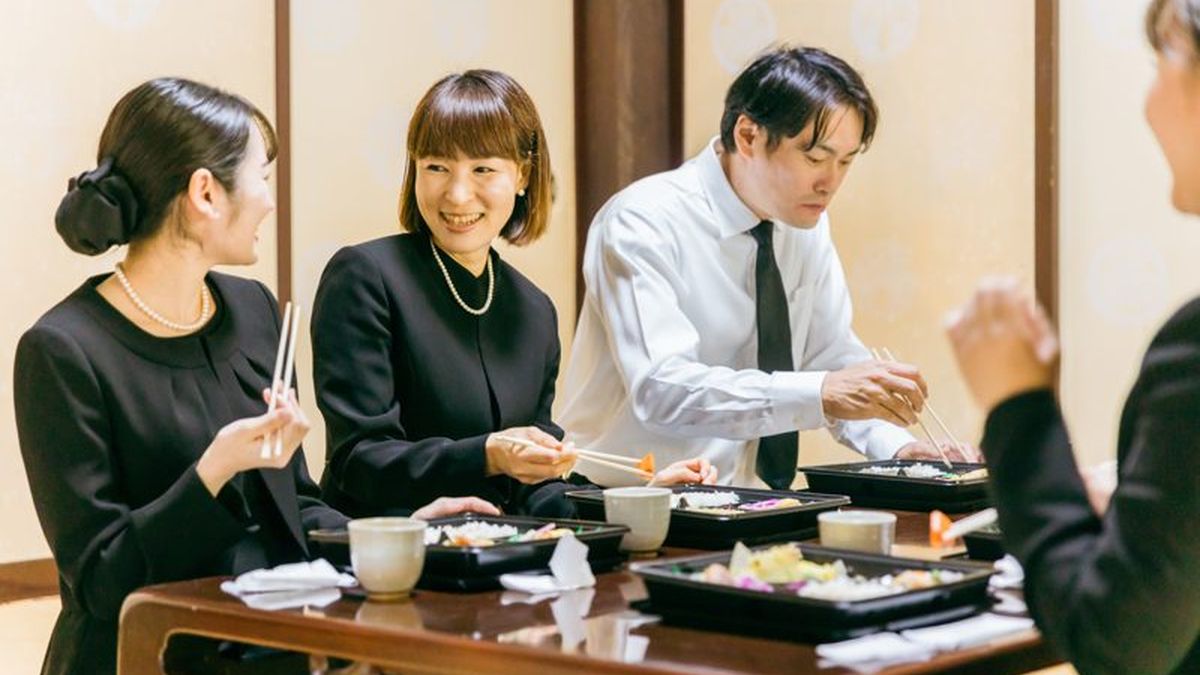 家族葬のあとの会食の様子
